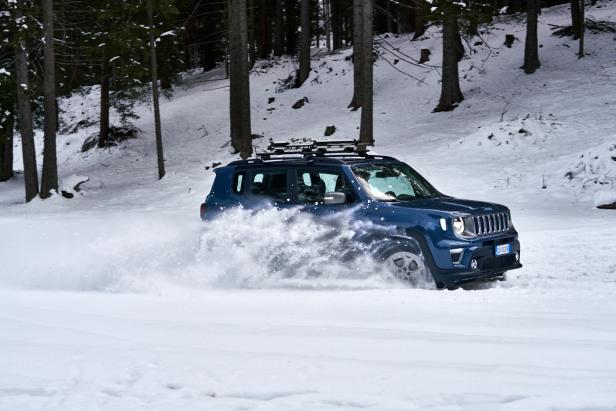 jeep_renegade_4xe_limited_6.jpg