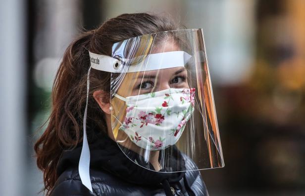 Die Maskenpflicht in Wiens Öffis fällt: Ein Nachruf auf die Maske