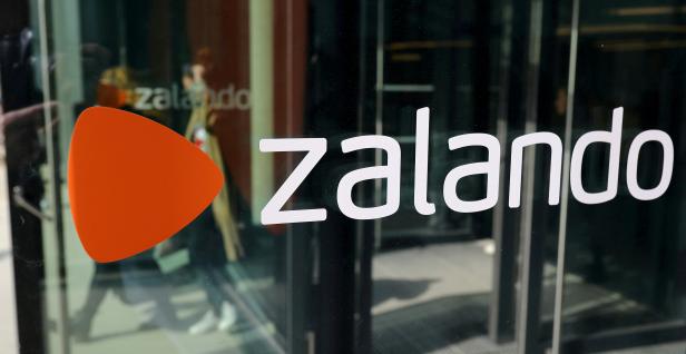 FILE PHOTO: FILE PHOTO: The logo of fashion retailer Zalando is pictured at the new headquarters in Berlin