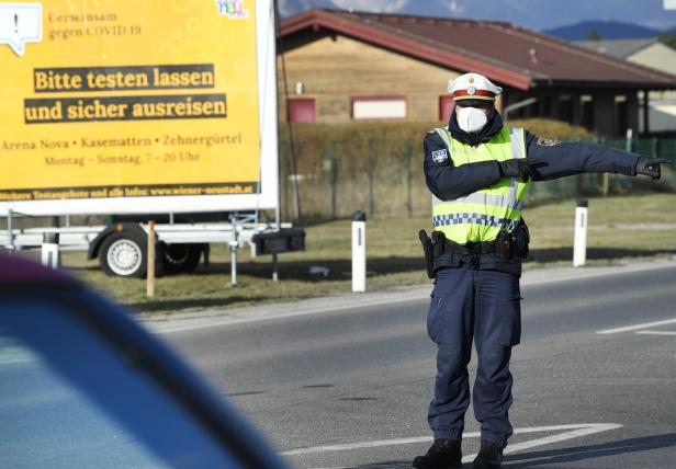 Ausreisetests aus dem Corona-Hotspot: Festakt für alle Polizisten