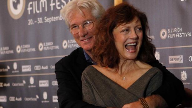 Richard Gere umarmt Susan Sarandon auf dem Zurich Film Festival.