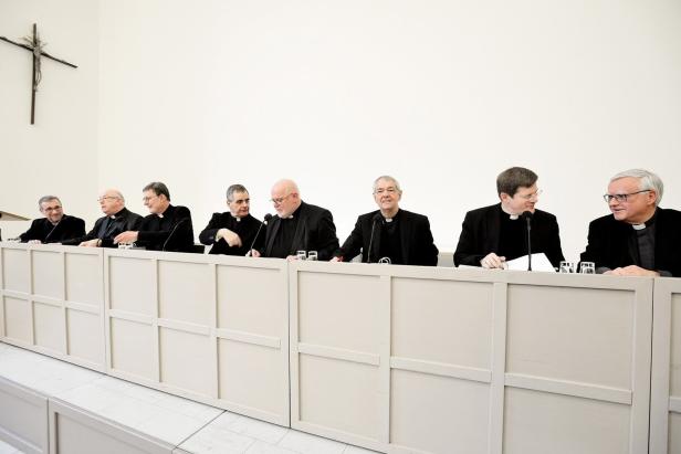 Missbrauch im Erzbistum Köln - Erzbischof bietet Amtsverzicht an