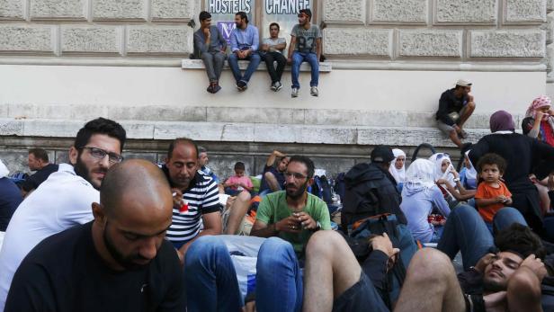 xyz Erneut Flüchtlingsproteste am Budapester Ostbahnhof