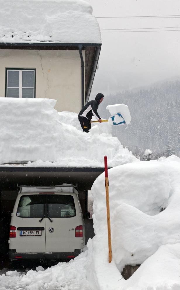 Schneechaos: Skitourengeher von Lawine verschüttet