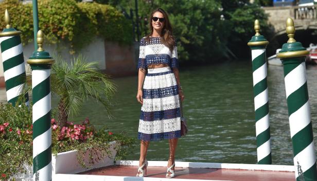 Unverhüllt: Alessandra Ambrosio zeigt ihren Body