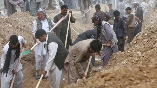 Entsetzen über IS-Doppelanschlag in Kabul mit mindestens 80 Toten
