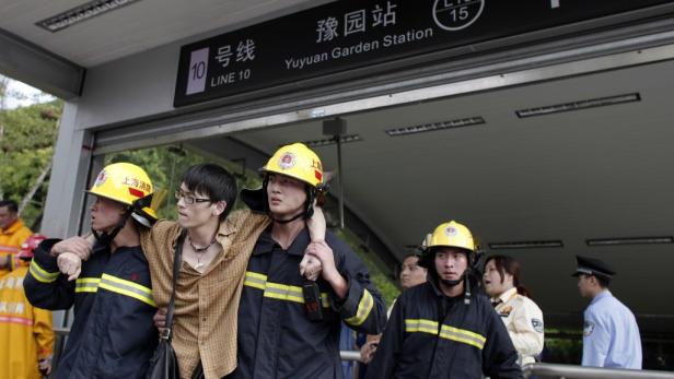 Shanghai: U-Bahnen stießen gegeneinander
