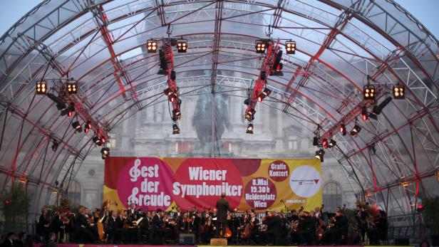 Die Wiener Symphoniker spielen am 8. Mai auf dem Heldenplatz in Wien.