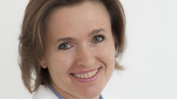 Pränatal-Expertin Elisabeth Krampl-Bettelheim Porträt einer lächelnden Frau mit braunen Haaren und grünen Augen.