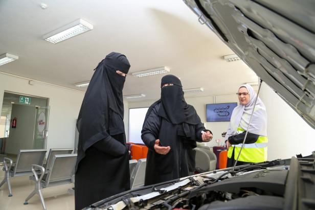 Saudi-Arabiens Frauen lernen Autofahren - mit Know-How aus NÖ