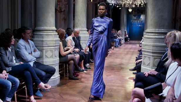 Atil Kutoglu macht in Paris Mode