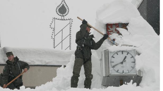 Bundesheer rückt dem Schnee zu Leibe