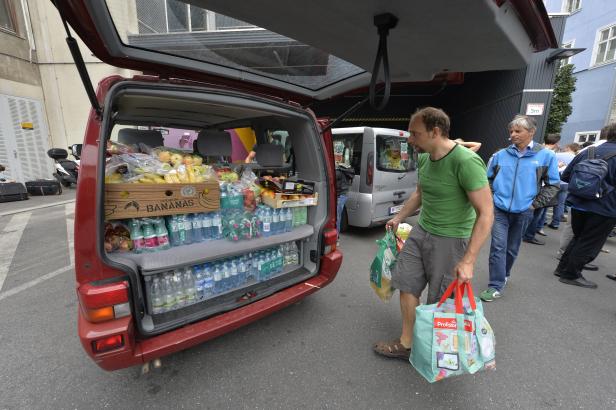 Tausende Flüchtlinge in Nickelsdorf angekommen