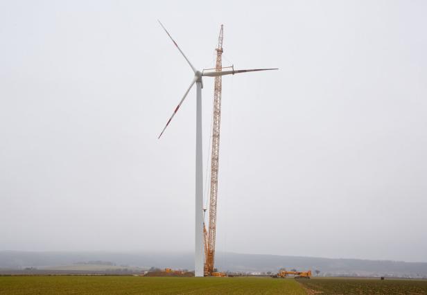 Wie 250 Meter hohe Windkraftwerke mit Schwertransportern entstehen