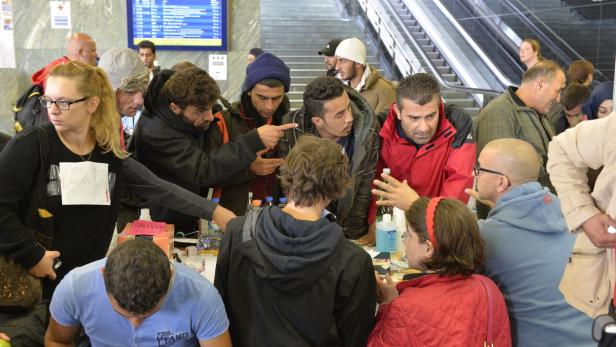 Flüchtlingshelfer am Hauptbahnhof: "Man muss schon wahnsinnig sein"