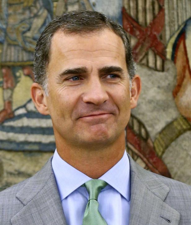 König Felipe VI. von Spanien in einem grauen Anzug und hellgrüner Krawatte.