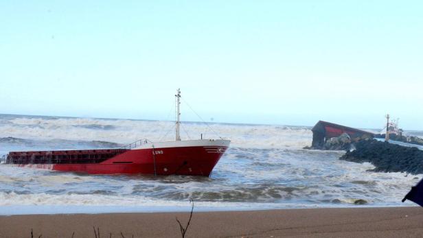 Das Schiff „Luno“ ist während eines Sturms vor der Küste gestrandet.