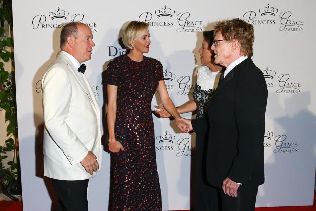 Fürst Albert, Charlène von Monaco und Robert Redford bei den Princess Grace Awards.