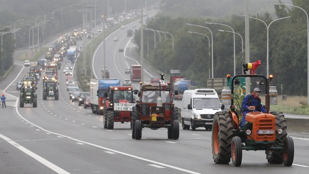BELGIUM EU AGRICULTURE FARMER PROTEST Milchbauern schlagen Alarm: "Es geht um unsere Existenz"