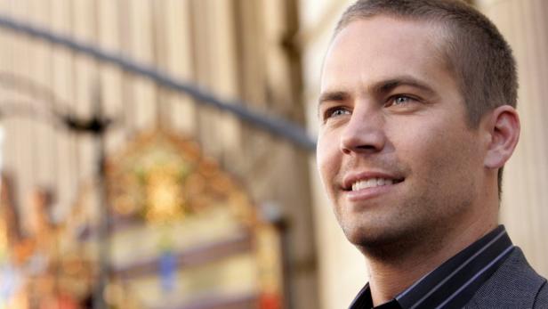 Ein Porträt des lächelnden Schauspielers Paul Walker.