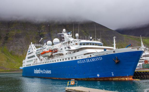 Island: Walfahrt zu 13 Weihnachtsmännern