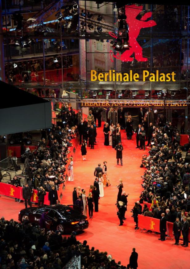 Berlinale eröffnet: Die skurrile Welt von gestern