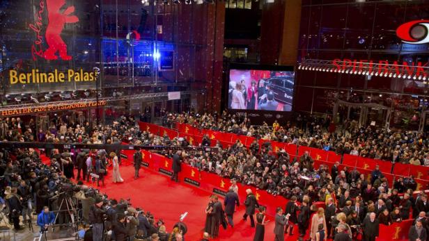 Berlinale eröffnet: Die skurrile Welt von gestern