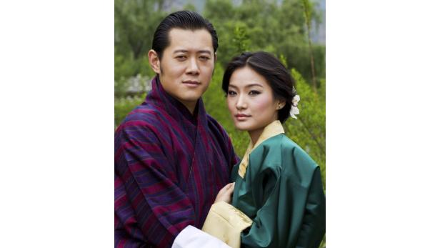 Bhutan: Erster offizieller Kuss des Königspaares