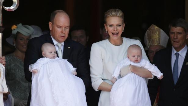 Prince Albert II of Monaco and his wife Princess C Fürst Albert und Fürstin Charlène von Monaco mit ihren Zwillingen.