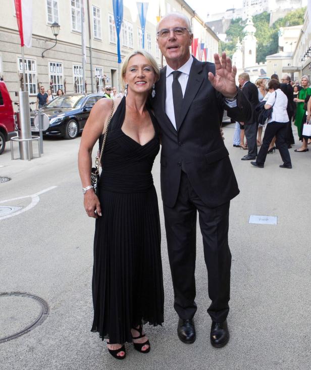 Franz Beckenbauer mit seiner Frau auf einer Veranstaltung in Salzburg.