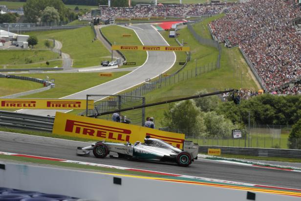 Rosberg siegt vor Hamilton und verkürzt den Rückstand