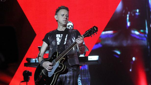 Depeche Mode: Flammenspiele, Hunde, Superhits und viele laute Bass-Töne