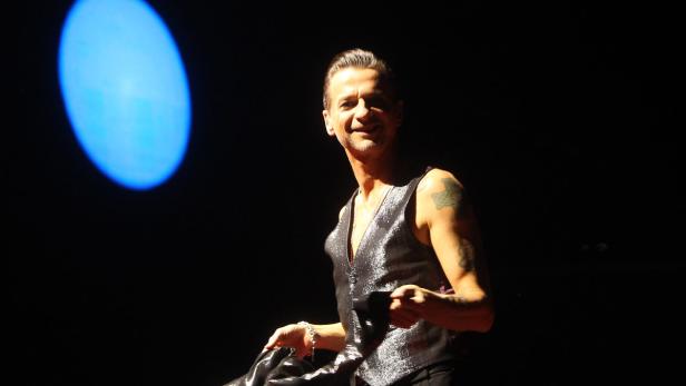 Depeche Mode: Flammenspiele, Hunde, Superhits und viele laute Bass-Töne