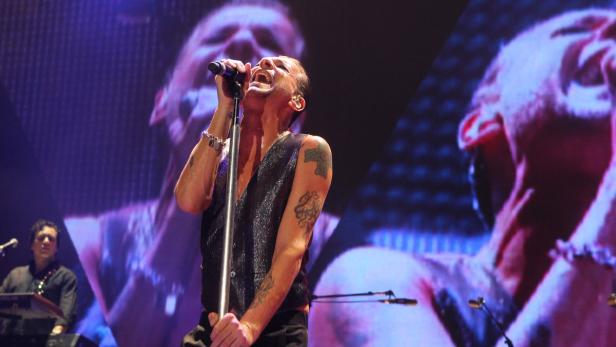 Depeche Mode: Flammenspiele, Hunde, Superhits und viele laute Bass-Töne