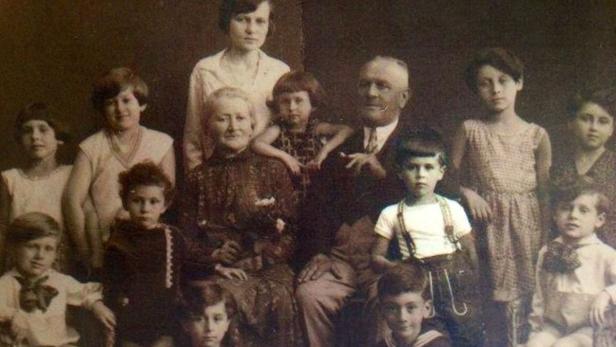 Bertl ist real: Der Bub (im weißen T-Shirt) ist Protagonist der Geschichte, mit der der Holocaust im Gedenkzentrum dargestellt wird