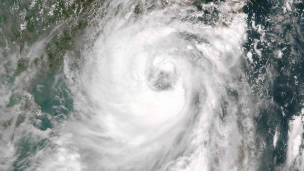 Taifun "Nida" fegt über Südchina hinweg