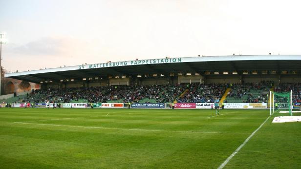 Das SV Mattersburg Pappelstadion während eines Fußballspiels.