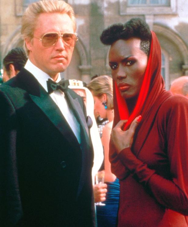Christopher Walken und Grace Jones posieren für ein Foto.