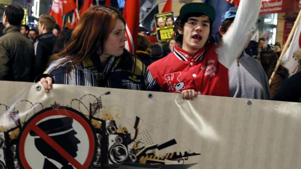 Burschenbundball: Lauter, aber friedlicher Protest