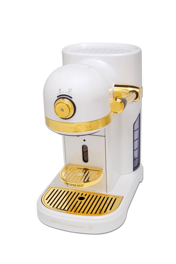 Verlosung von vergoldeten Nespresso-Kaffeemaschinen