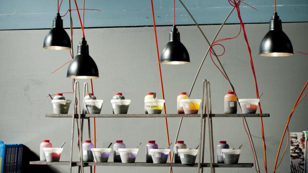 In den Hermès-Ateliers nahe Limoges werden die Unikate per Hand bemalt Kann gutes Porzellan ein schlechtes Essen retten?