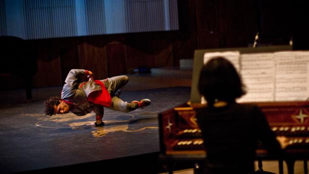 Breakdance meets Bach im Burgtheater