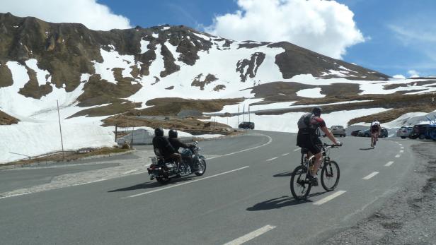 Panorama-Tour entlang weißer Schneewände