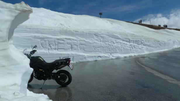 Panorama-Tour entlang weißer Schneewände