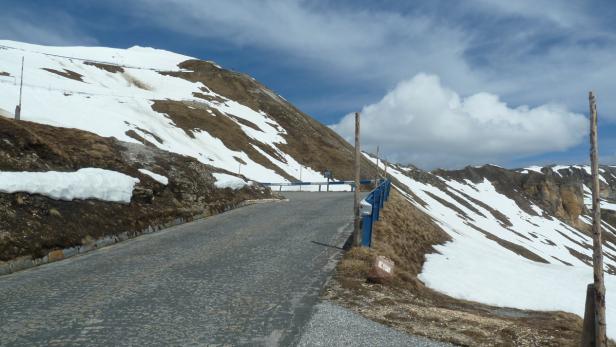 Panorama-Tour entlang weißer Schneewände