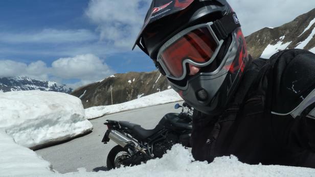 Panorama-Tour entlang weißer Schneewände