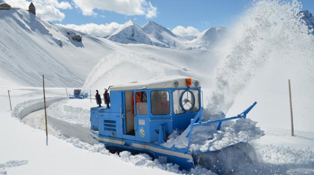 Panorama-Tour entlang weißer Schneewände