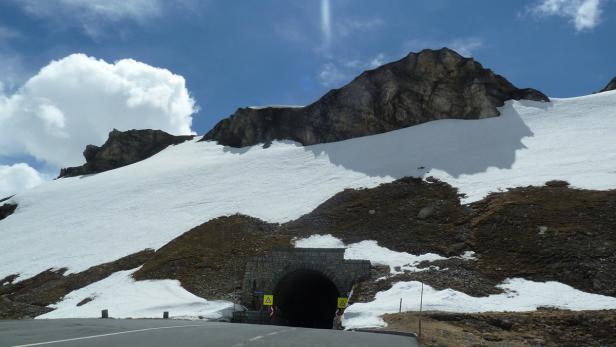 Panorama-Tour entlang weißer Schneewände