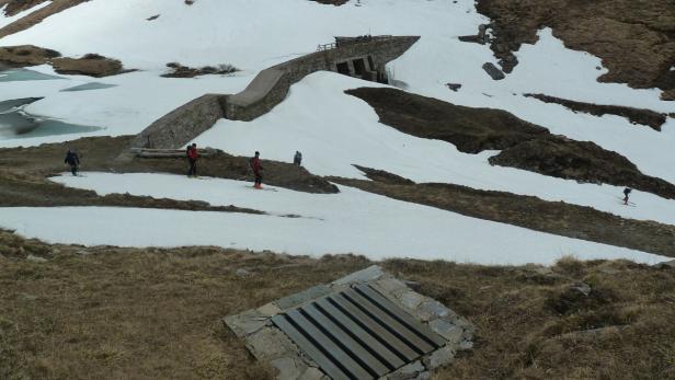 Panorama-Tour entlang weißer Schneewände