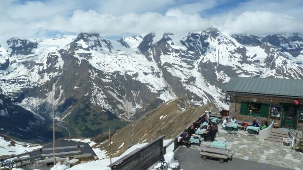 Panorama-Tour entlang weißer Schneewände